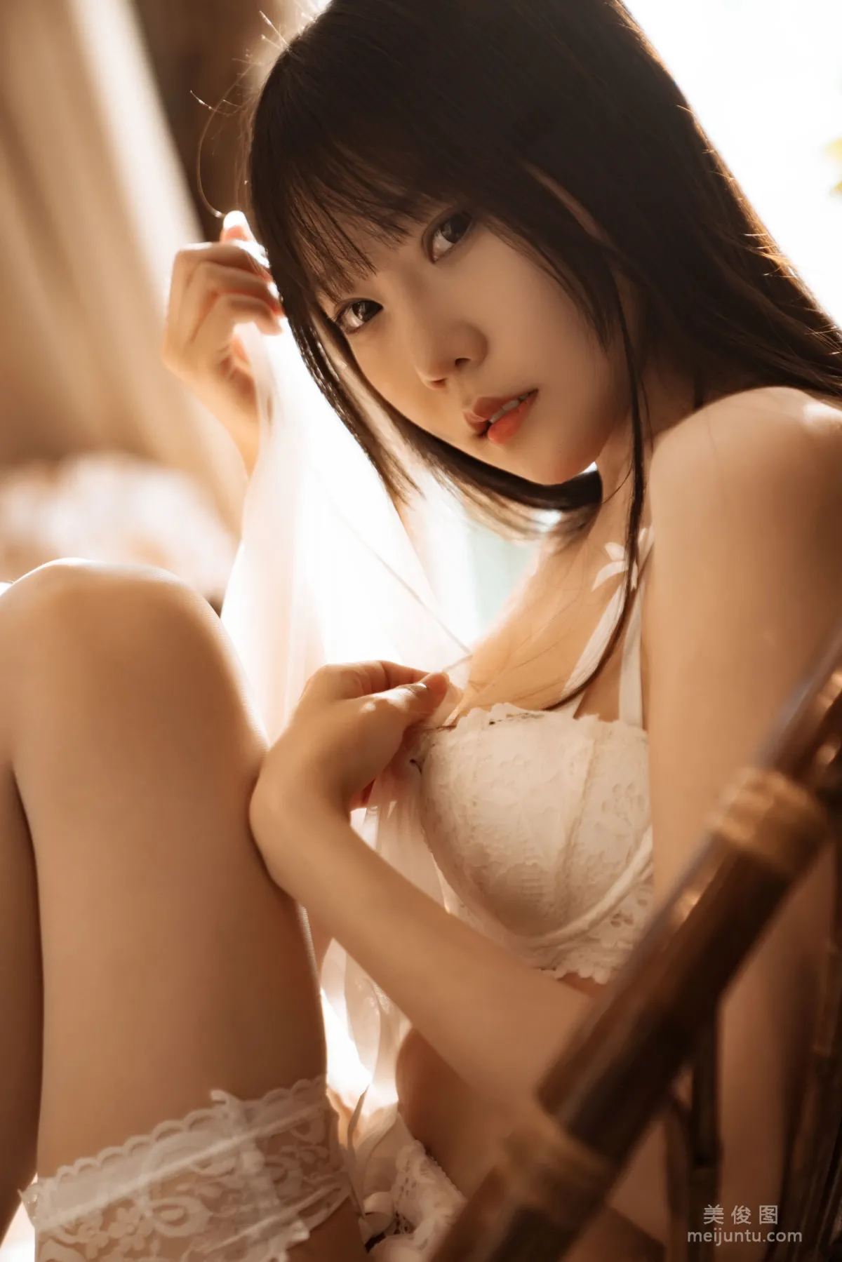[Web Celebrity COSER] Xiangcao Miaolu Lu, Indoor White Lace Photo Set photo 49