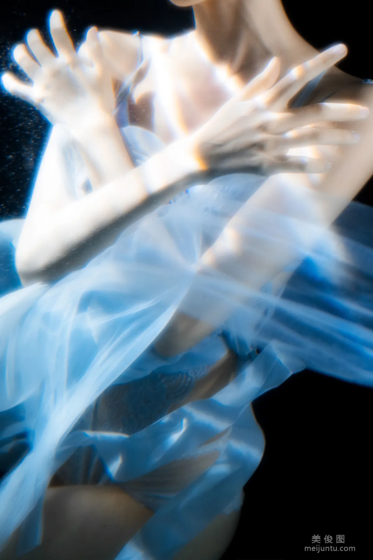 [Web Idols] Mu Mianmian OwO - Clear Underwater Photo Set photo 11