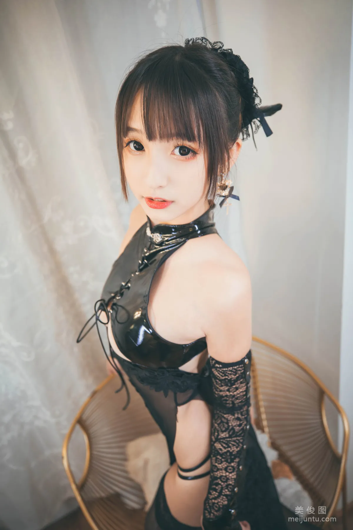 [Web Idols COSER] Shenle Banzhen Dong Wind and Moon - Black Qipao Photo Set photo 17
