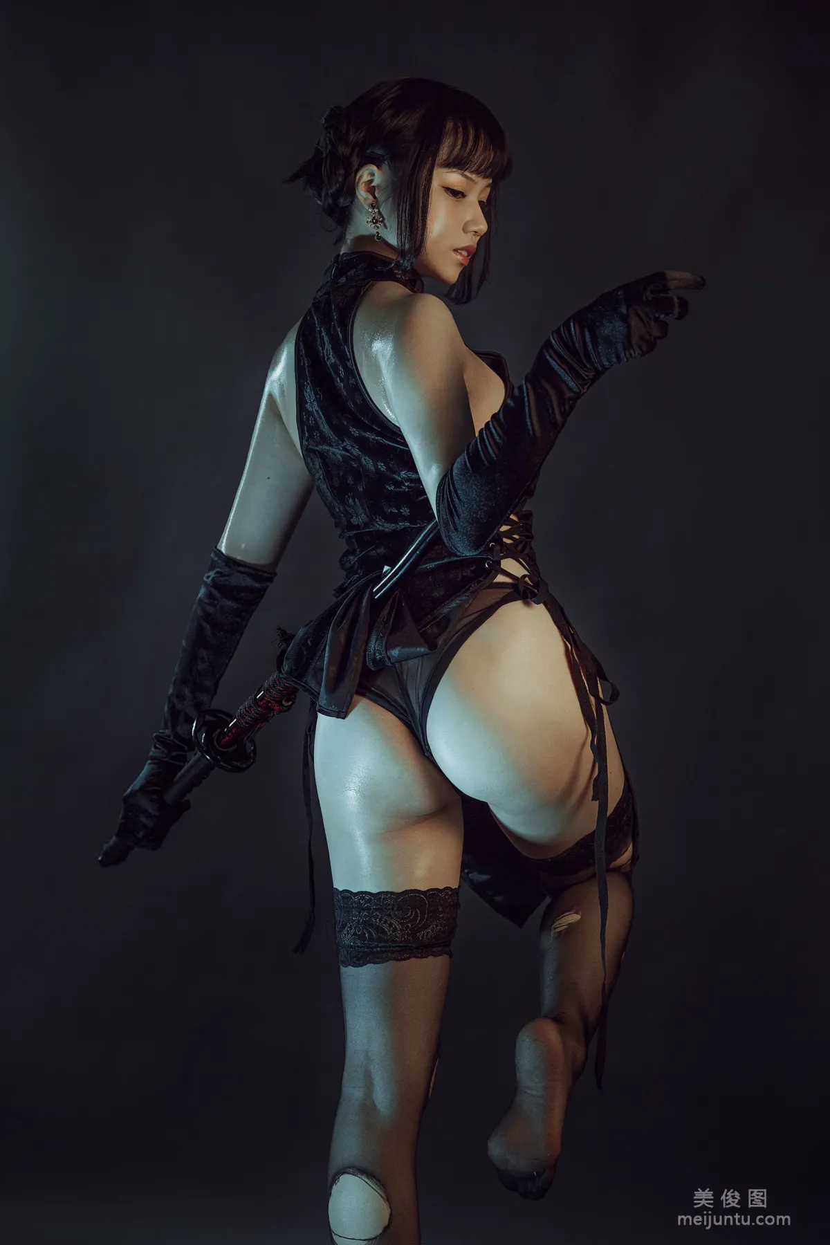 [Web Idols COSER] Qiyue Miaozi - Black Qipao Photo Set photo 22