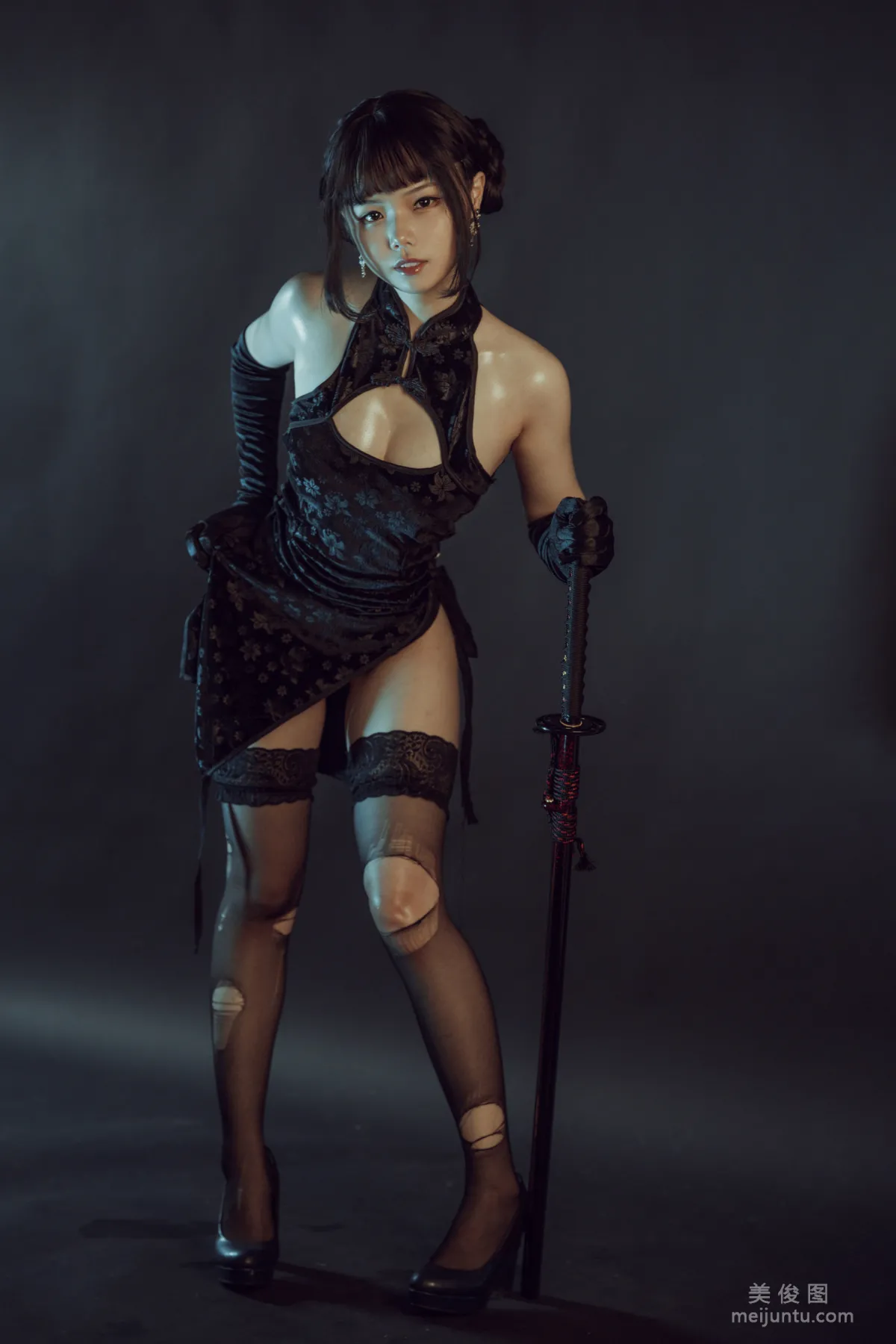[Web Idols COSER] Qiyue Miaozi - Black Qipao Photo Set photo 16