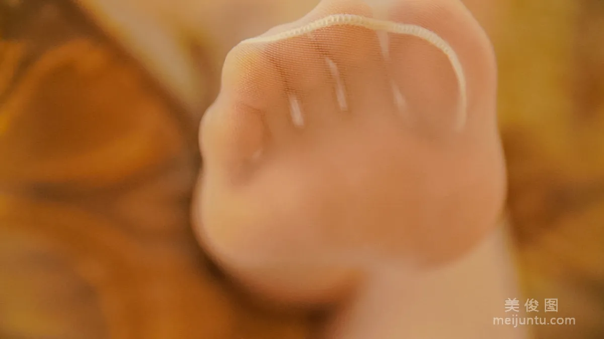 [Web Idol COSER] Qisikuai wii - Feet Series 3 White Stockings Photo Set photo 16