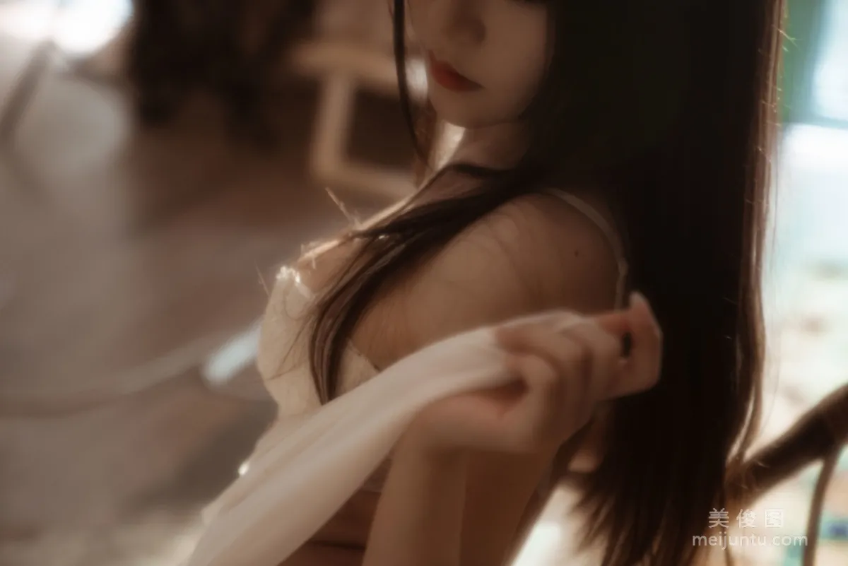 [Web Celebrity COSER] Xiangcao Miaolu Lu, Indoor White Lace Photo Set photo 60