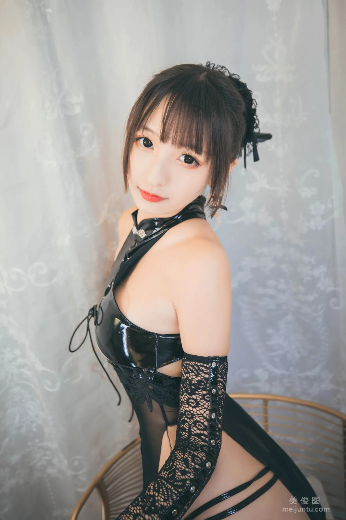 [Web Idols COSER] Shenle Banzhen Dong Wind and Moon - Black Qipao Photo Set photo 18