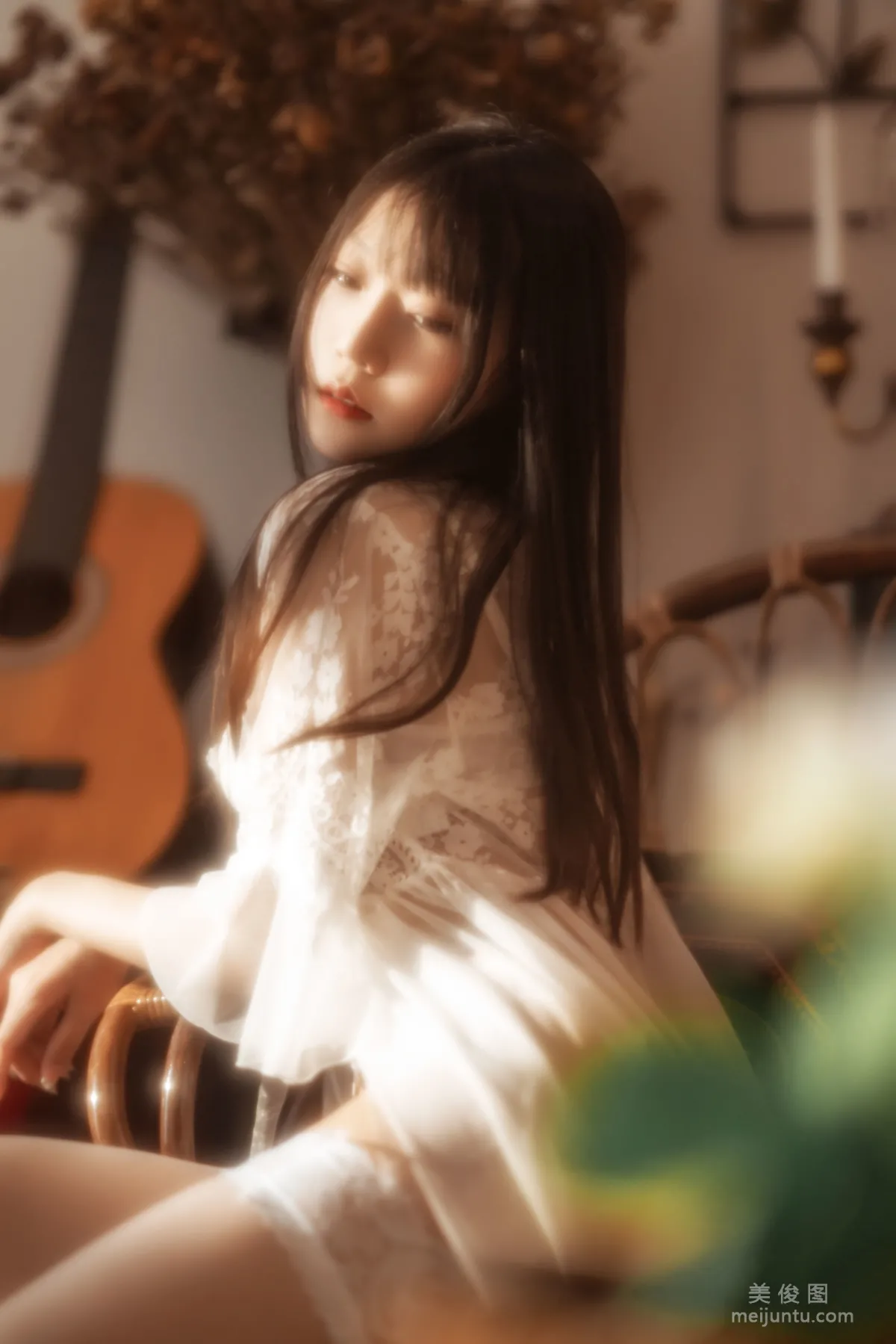 [Web Celebrity COSER] Xiangcao Miaolu Lu, Indoor White Lace Photo Set photo 28