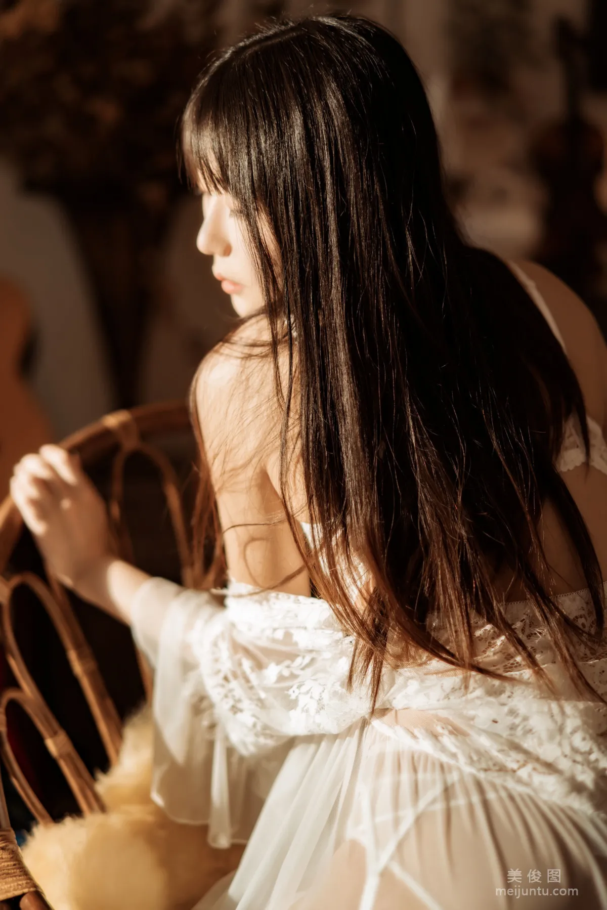 [Web Celebrity COSER] Xiangcao Miaolu Lu, Indoor White Lace Photo Set photo 18