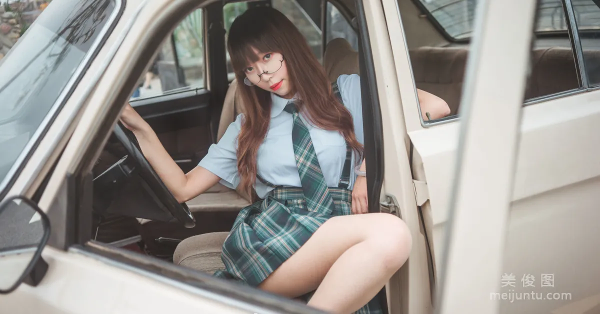 [網紅COSER] 動漫博主Money冷冷 - JK 寫真集 3