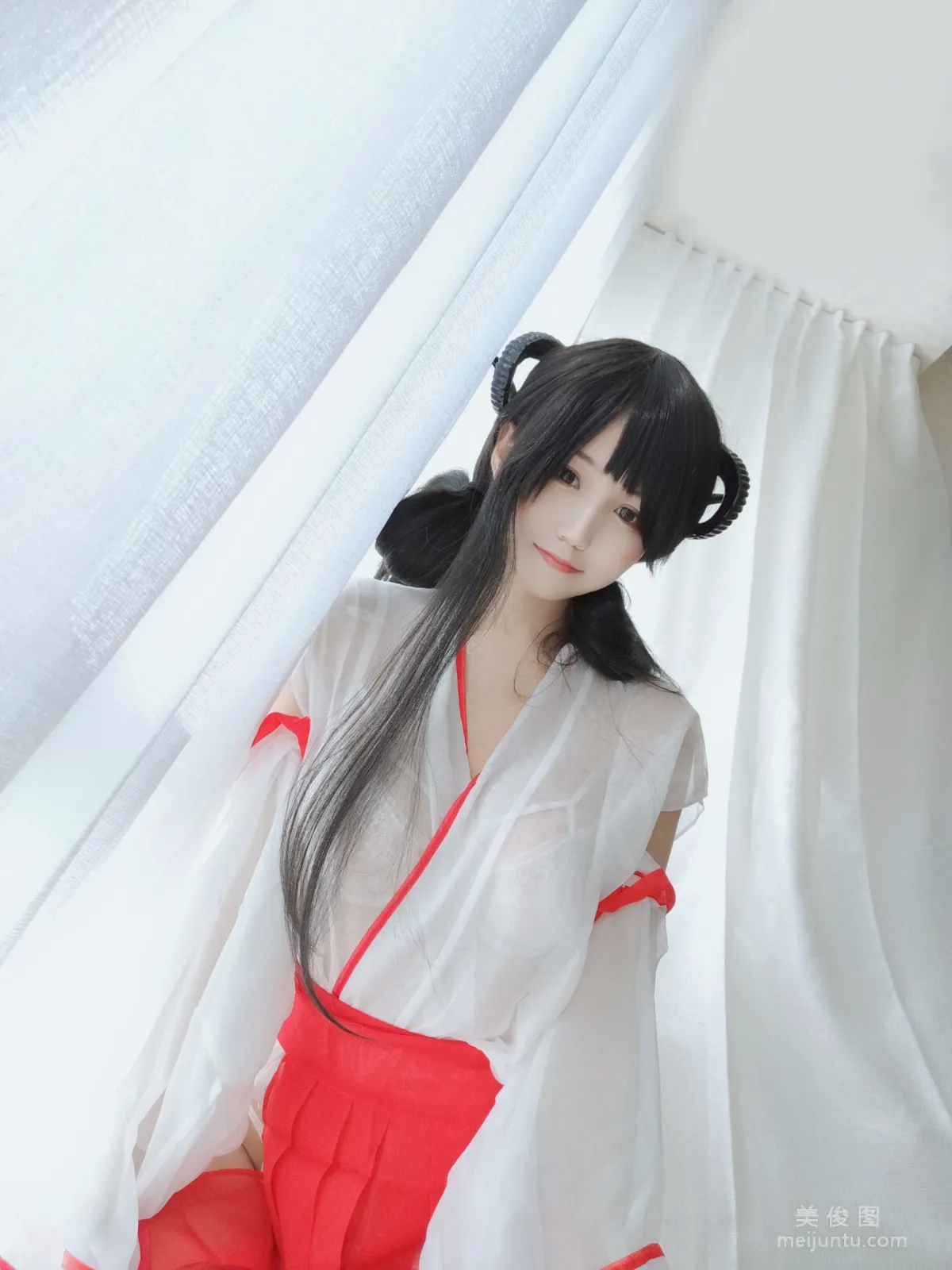 [Web Idols COSER] Anime Blogger Xiaocang Qiandai w - Shrine Maiden Photo Set photo 19