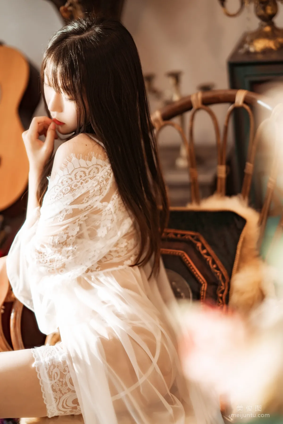 [Web Celebrity COSER] Xiangcao Miaolu Lu, Indoor White Lace Photo Set photo 34