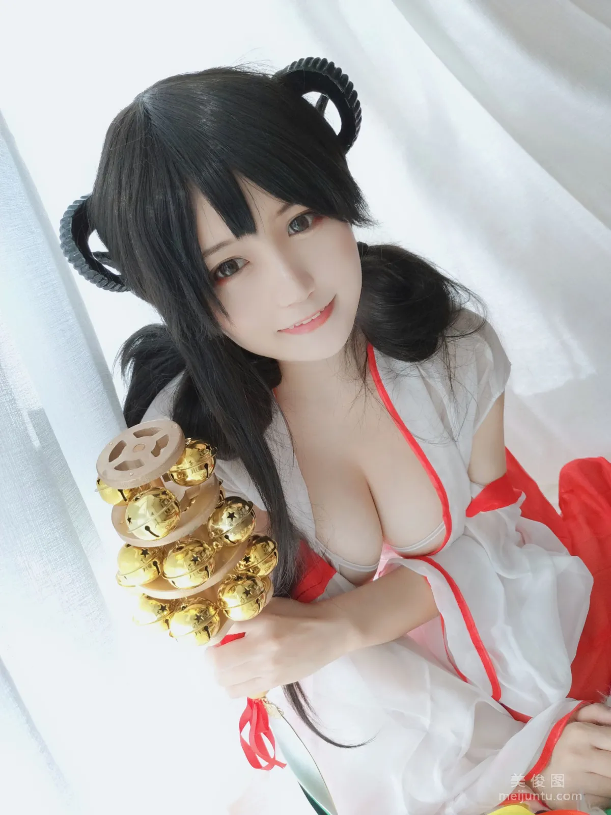 [Web Idols COSER] Anime Blogger Xiaocang Qiandai w - Shrine Maiden Photo Set photo 2