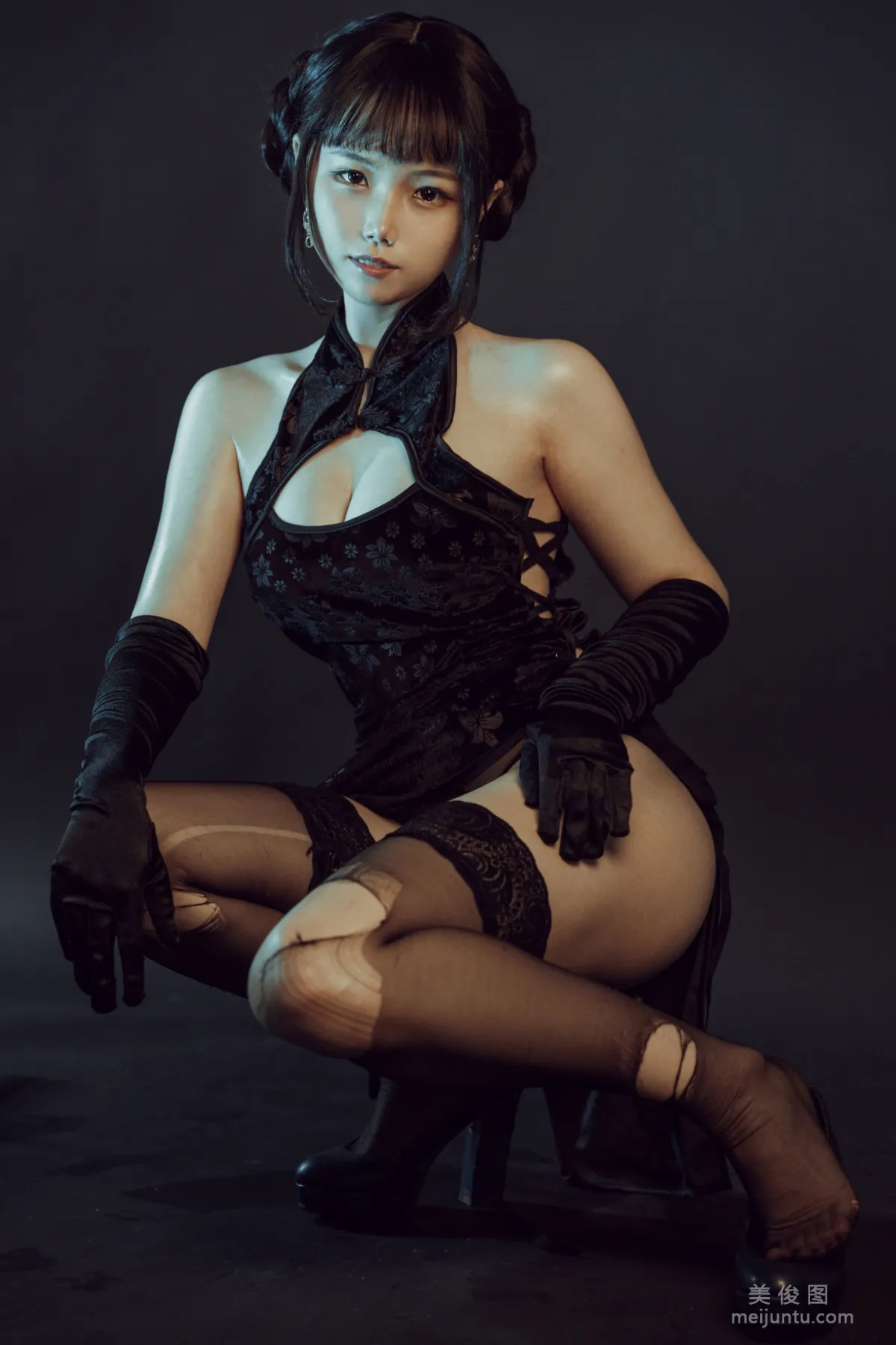 [Web Idols COSER] Qiyue Miaozi - Black Qipao Photo Set photo 28