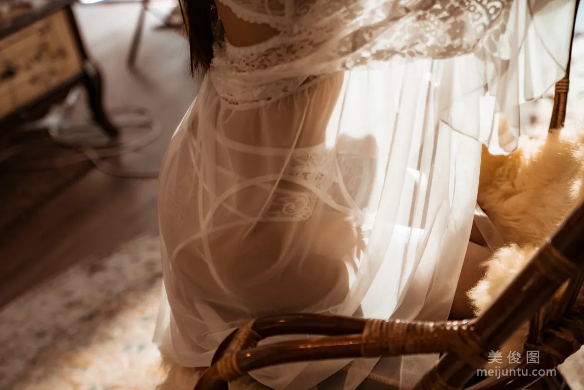 [Web Celebrity COSER] Xiangcao Miaolu Lu, Indoor White Lace Photo Set photo 53
