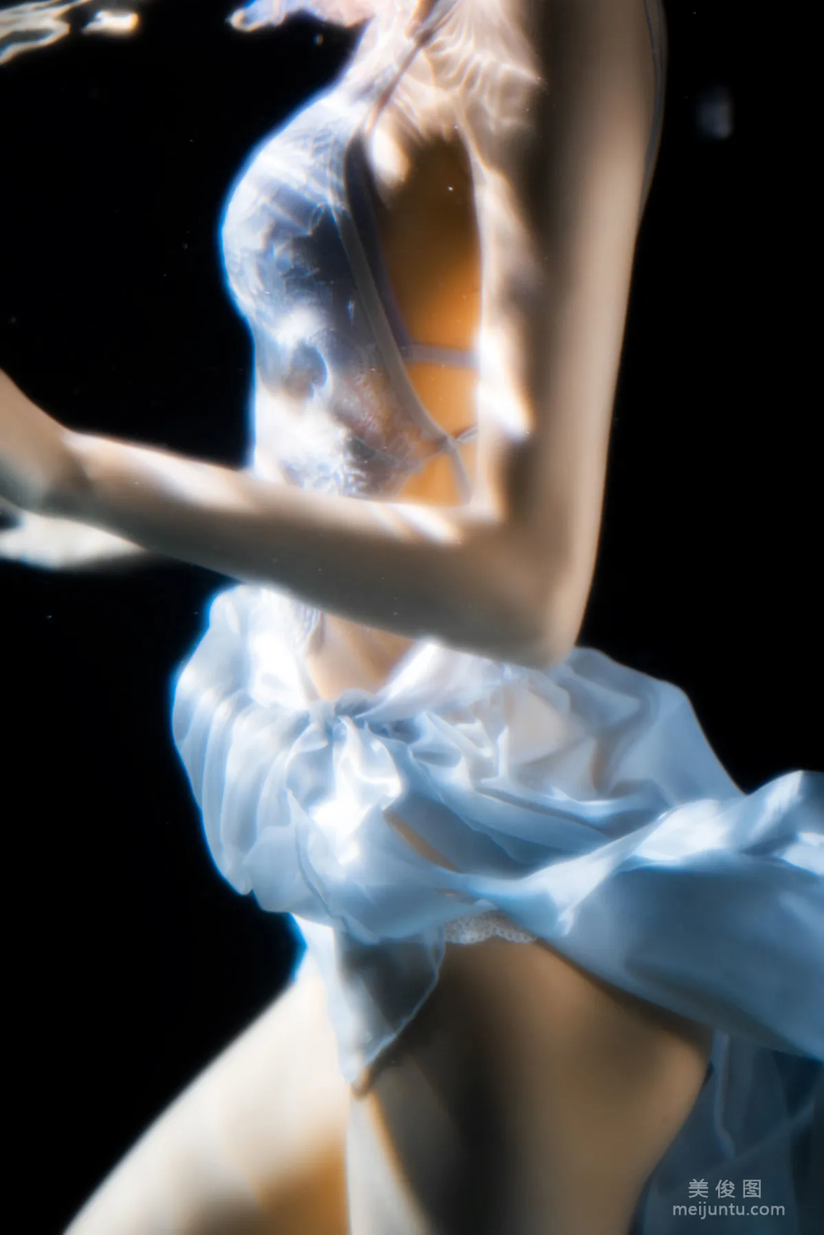 [Web Idols] Mu Mianmian OwO - Clear Underwater Photo Set photo 8
