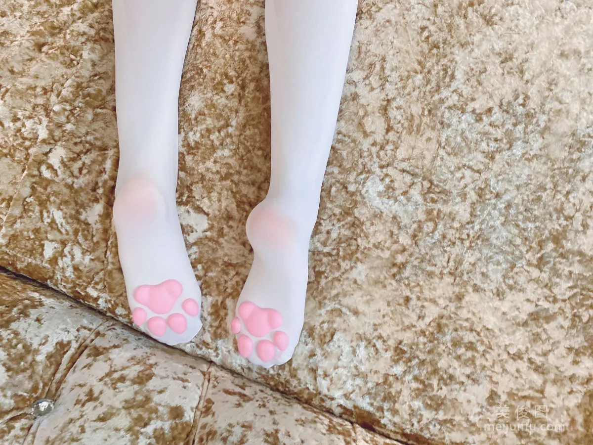 [Web Idol COSER] Qisikuai wii - Feet Series 3 White Stockings Photo Set photo 4
