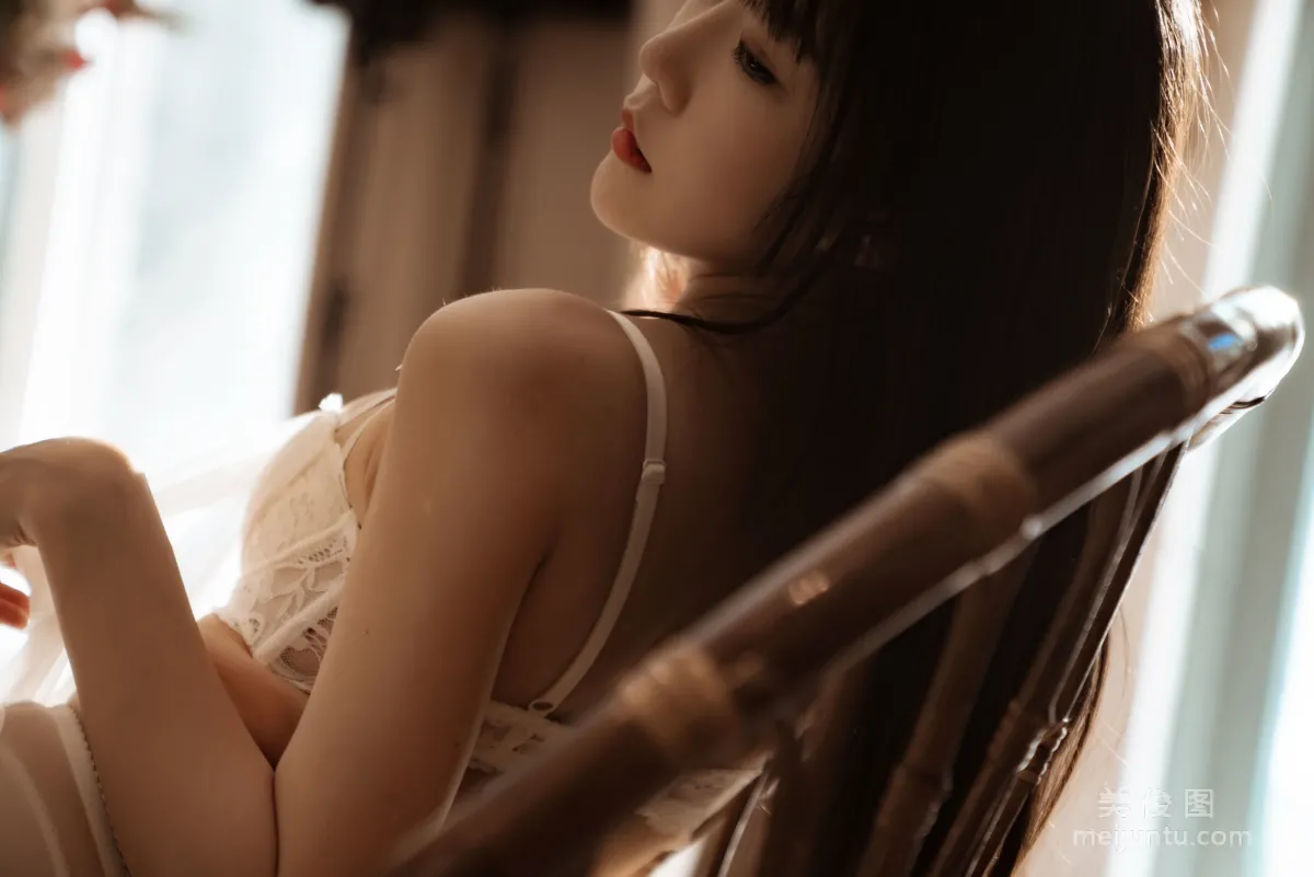 [Web Celebrity COSER] Xiangcao Miaolu Lu, Indoor White Lace Photo Set photo 47