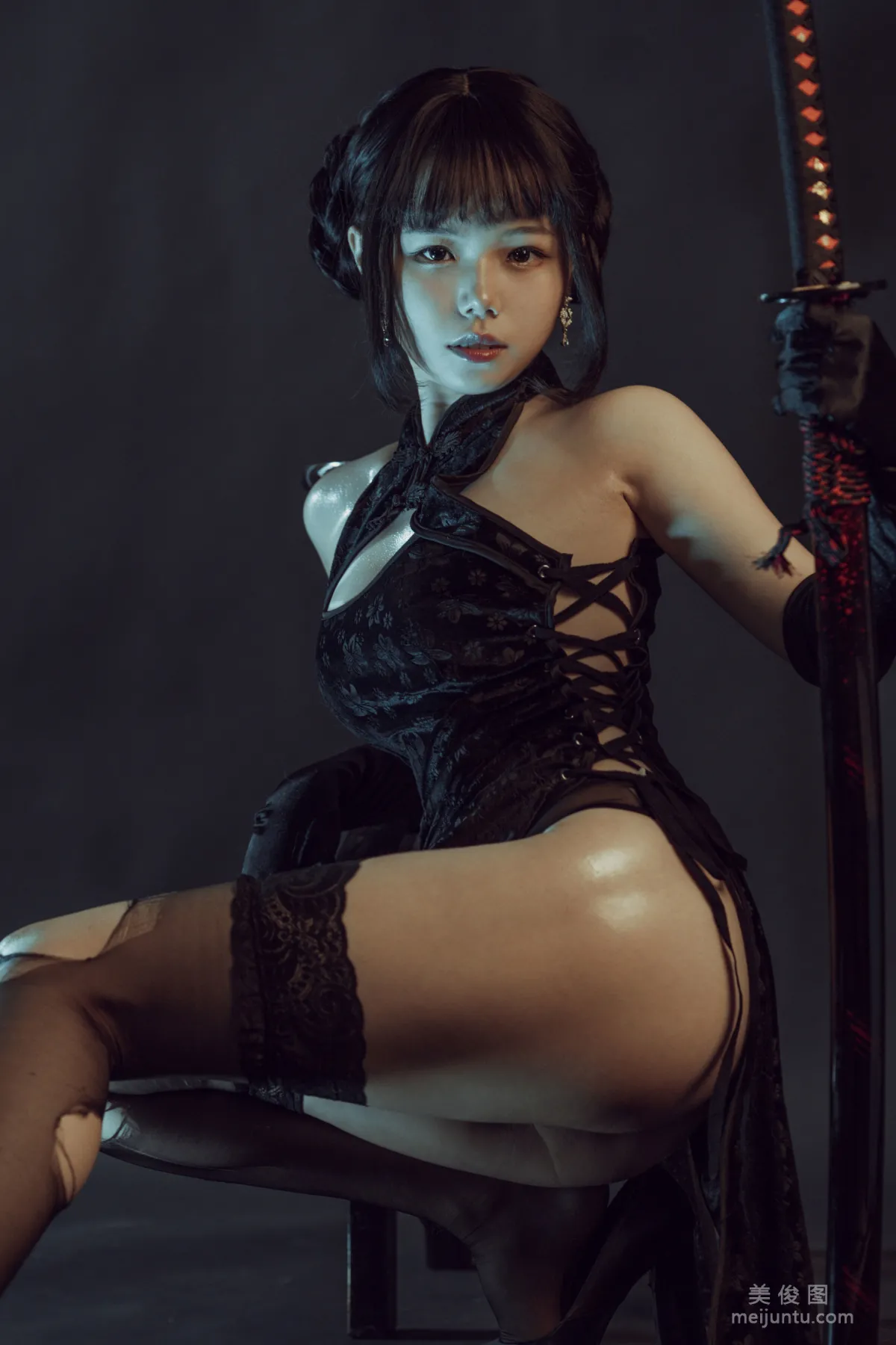 [Web Idols COSER] Qiyue Miaozi - Black Qipao Photo Set photo 15