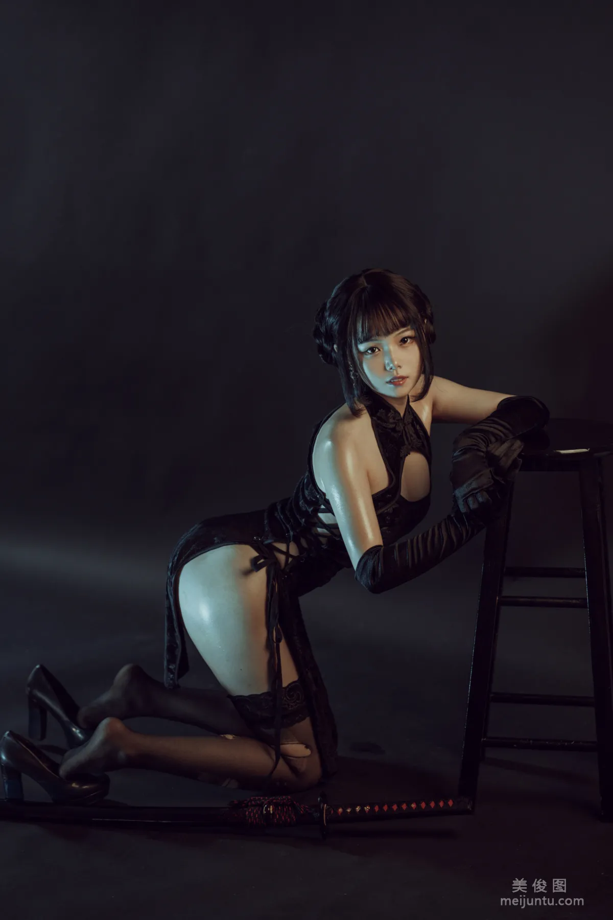 [Web Idols COSER] Qiyue Miaozi - Black Qipao Photo Set photo 14