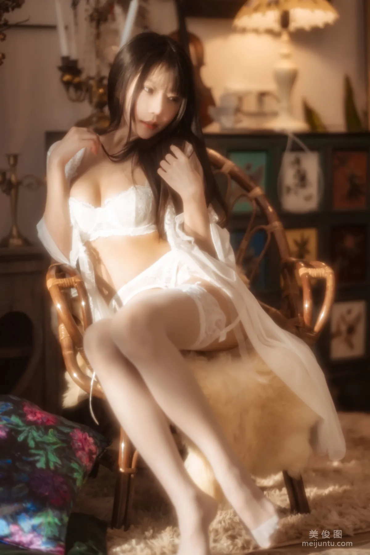 [Web Celebrity COSER] Xiangcao Miaolu Lu, Indoor White Lace Photo Set photo 25