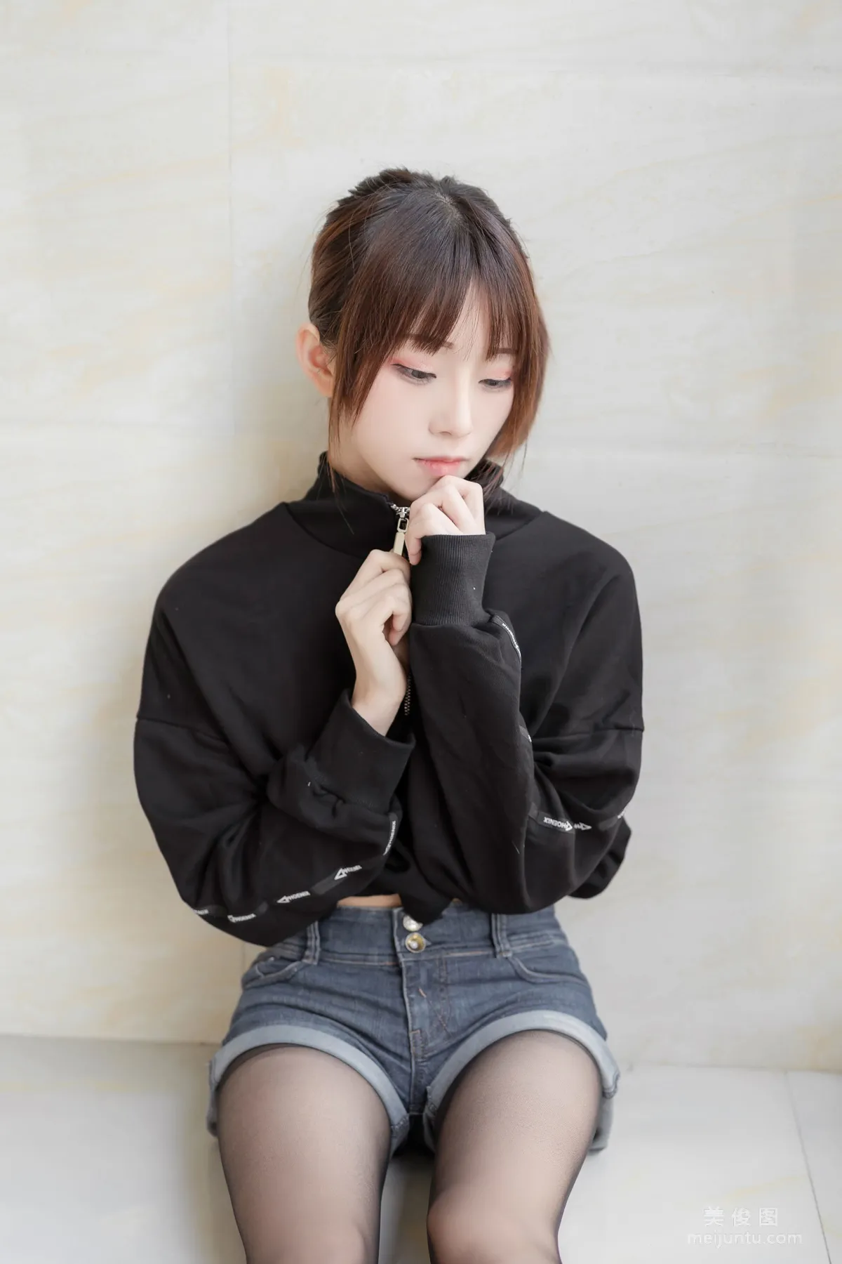 Qi Tailang: Web Idols photo 2