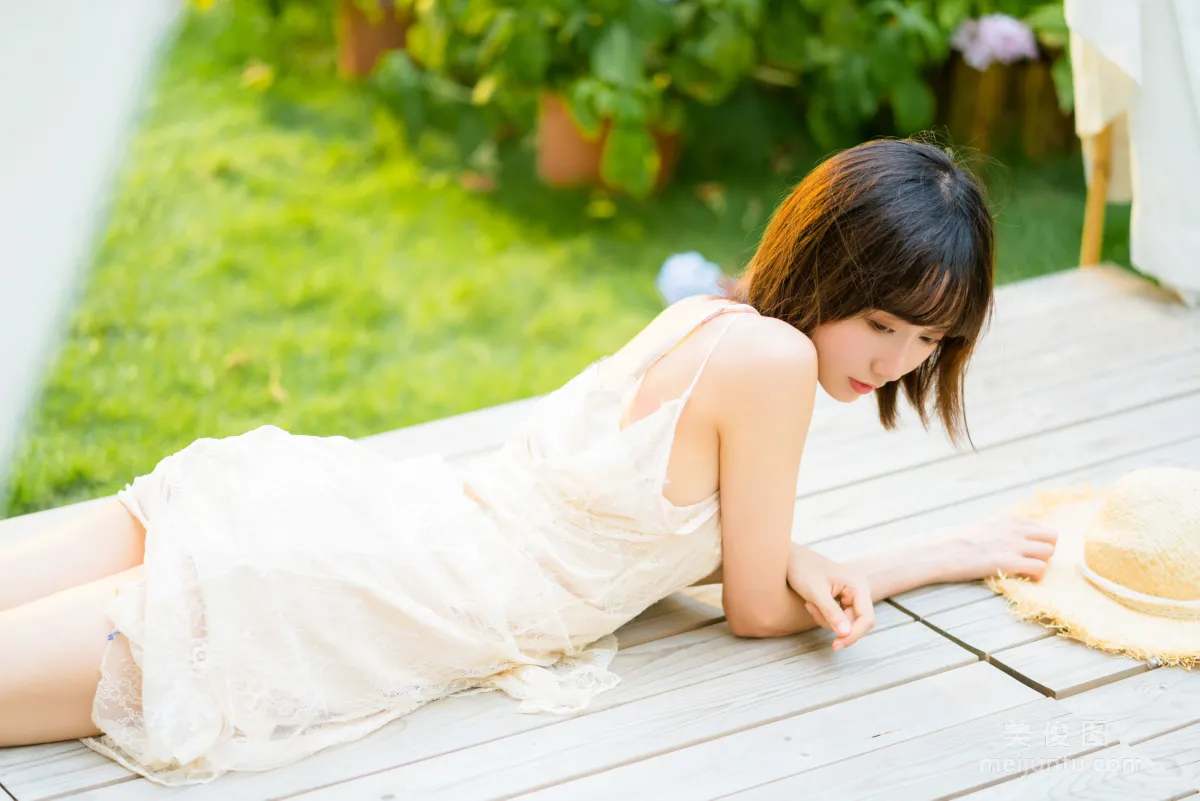 [Web Idol COSER] Mu Mianmian OwO - Moist Breeze Photo Set photo 15