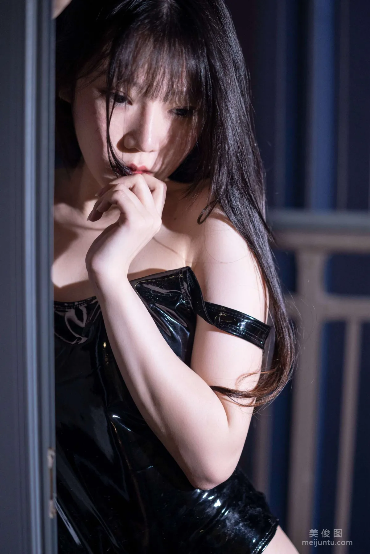 [Web Idols] Xiangcao Miaolu Lu, Balcony Photo Set photo 27