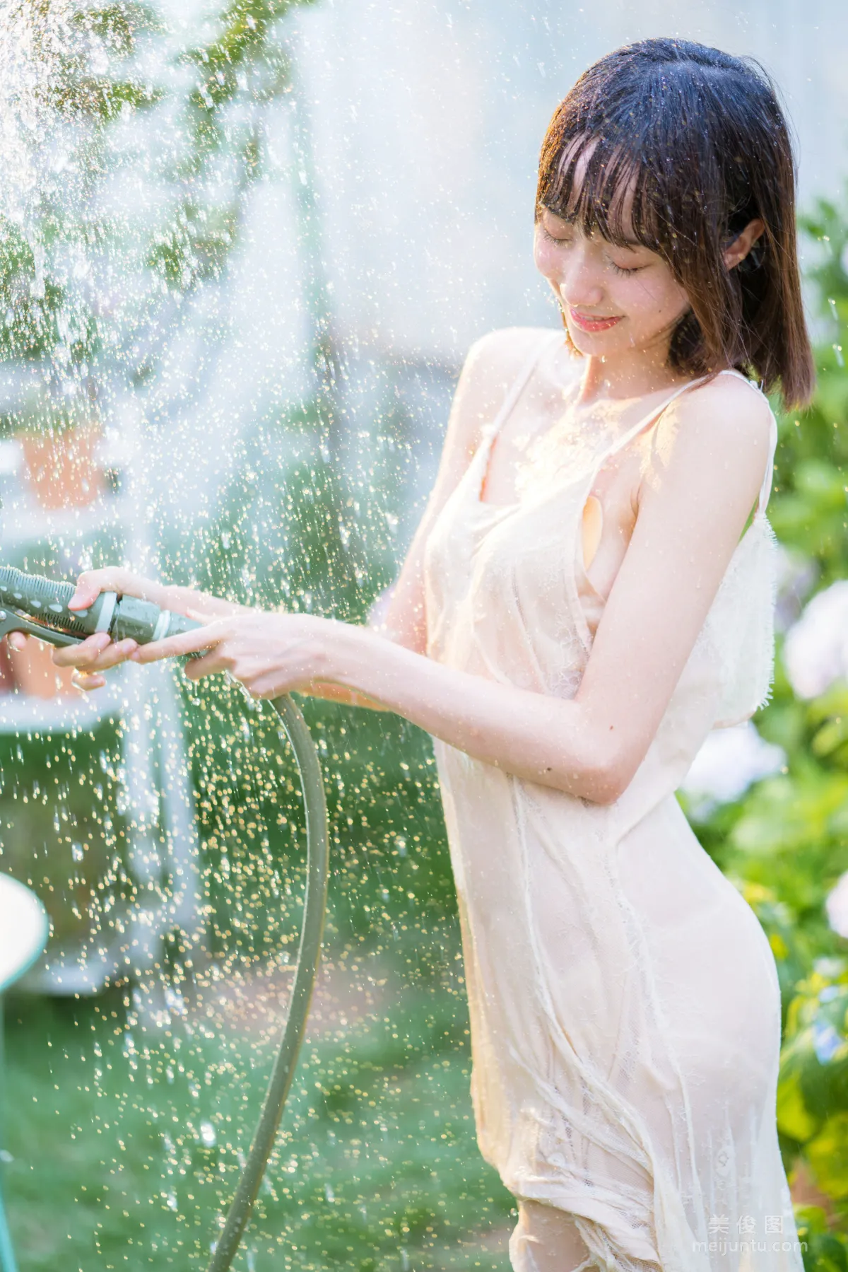 [Web Idol COSER] Mu Mianmian OwO - Moist Breeze Photo Set photo 27