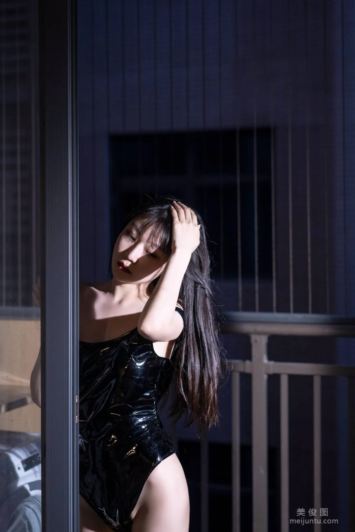 [Web Idols] Xiangcao Miaolu Lu, Balcony Photo Set photo 15