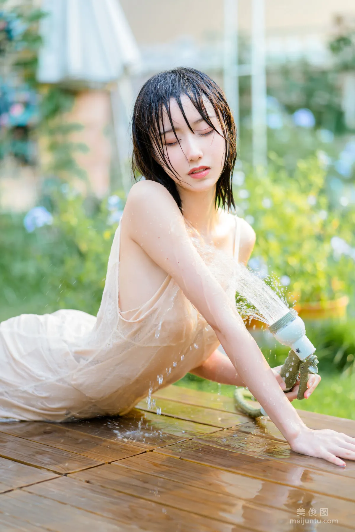 [Web Idol COSER] Mu Mianmian OwO - Moist Breeze Photo Set photo 37