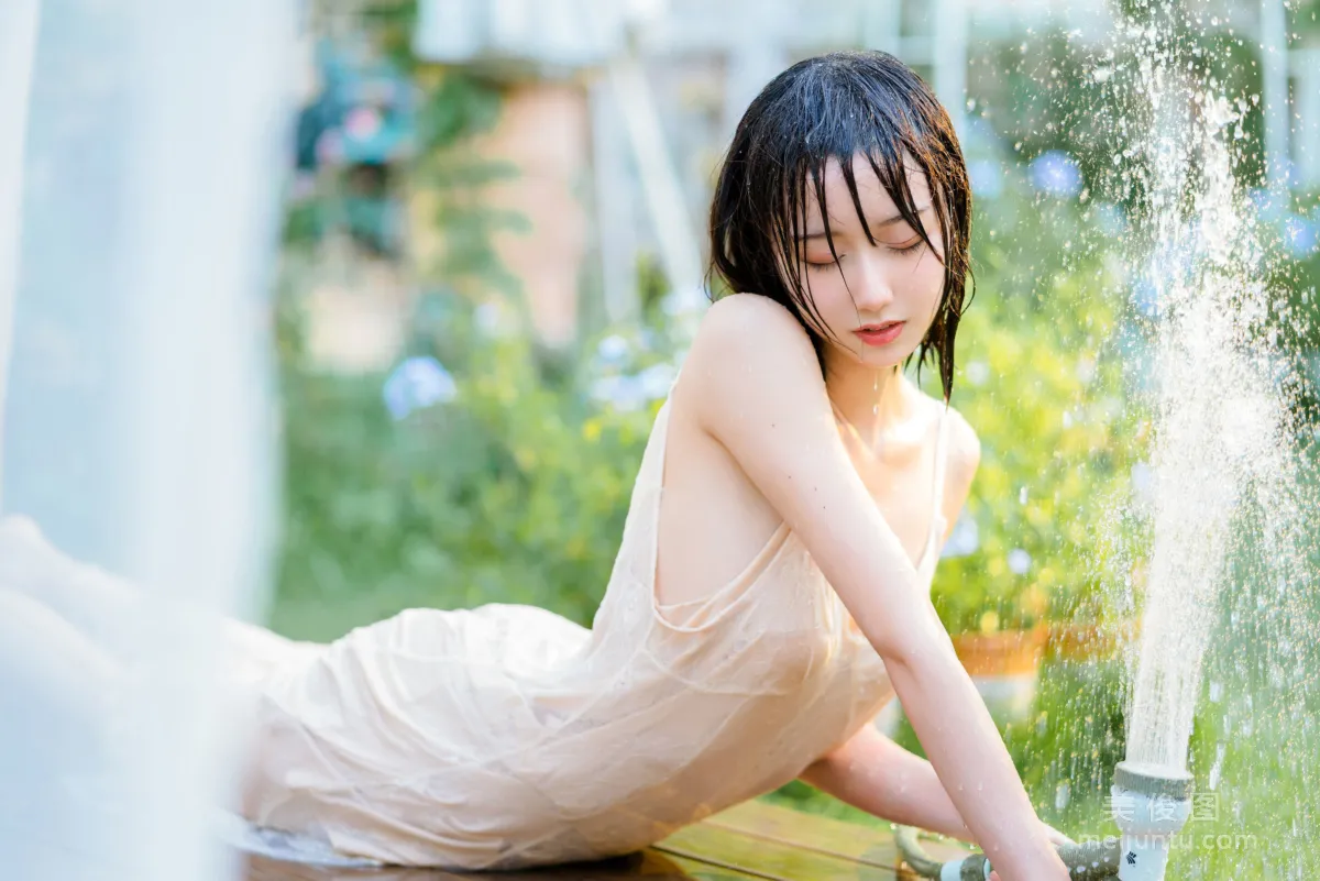 [Web Idol COSER] Mu Mianmian OwO - Moist Breeze Photo Set photo 36