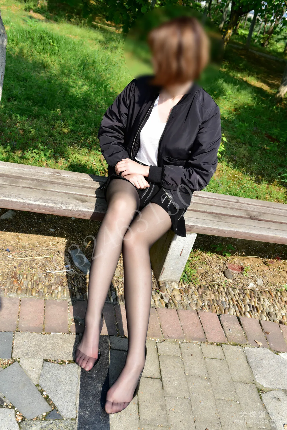 [DaSheng] No.032 Tong Tong - Wearing Black Stockings to Stroll the Park photo 44