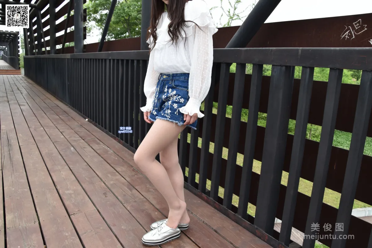 [DaSheng] No.015 Qi Qi, Short Skirt and Flesh-Colored Stockings in the Park photo 117