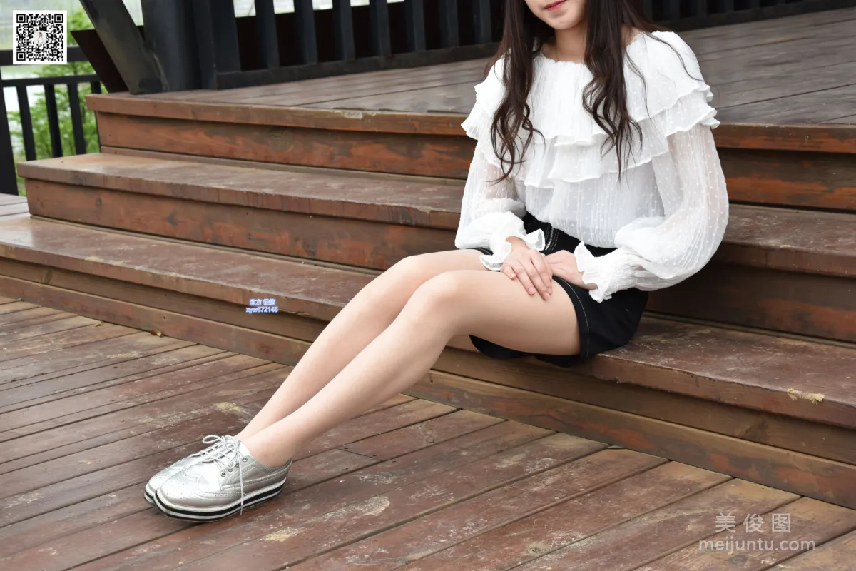[DaSheng] No.015 Qi Qi, Short Skirt and Flesh-Colored Stockings in the Park photo 26