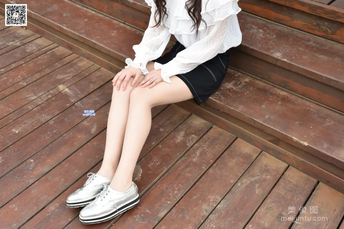 [DaSheng] No.015 Qi Qi, Short Skirt and Flesh-Colored Stockings in the Park photo 24