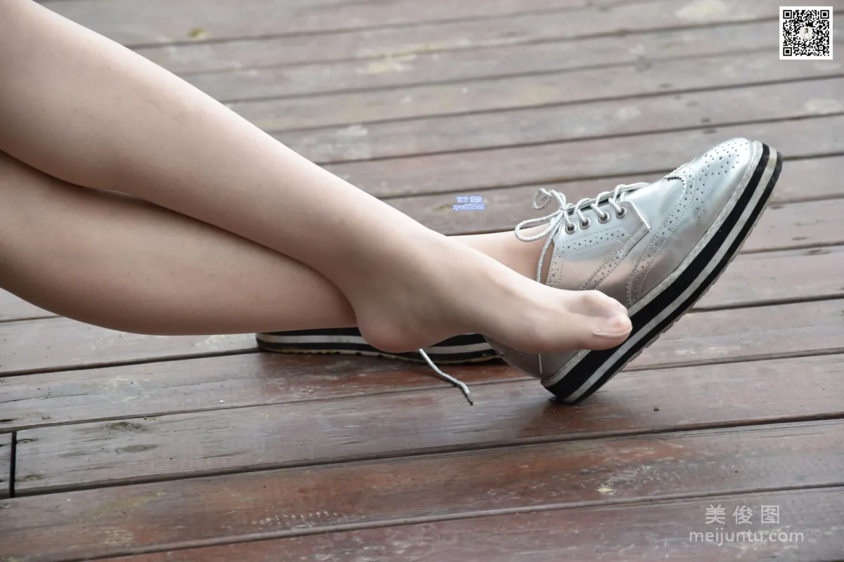 [DaSheng] No.015 Qi Qi, Short Skirt and Flesh-Colored Stockings in the Park photo 44