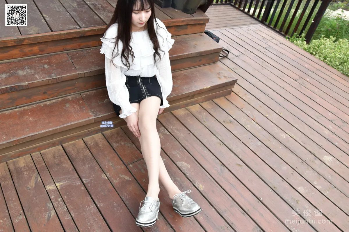[DaSheng] No.015 Qi Qi, Short Skirt and Flesh-Colored Stockings in the Park photo 40