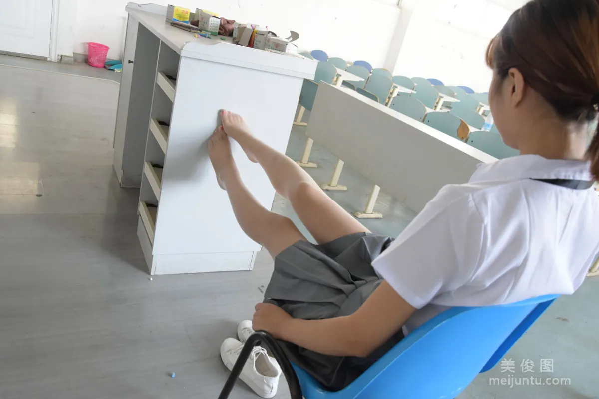 [DaSheng] No.042 Yuan Yuan - White Sneakers in the Classroom photo 17