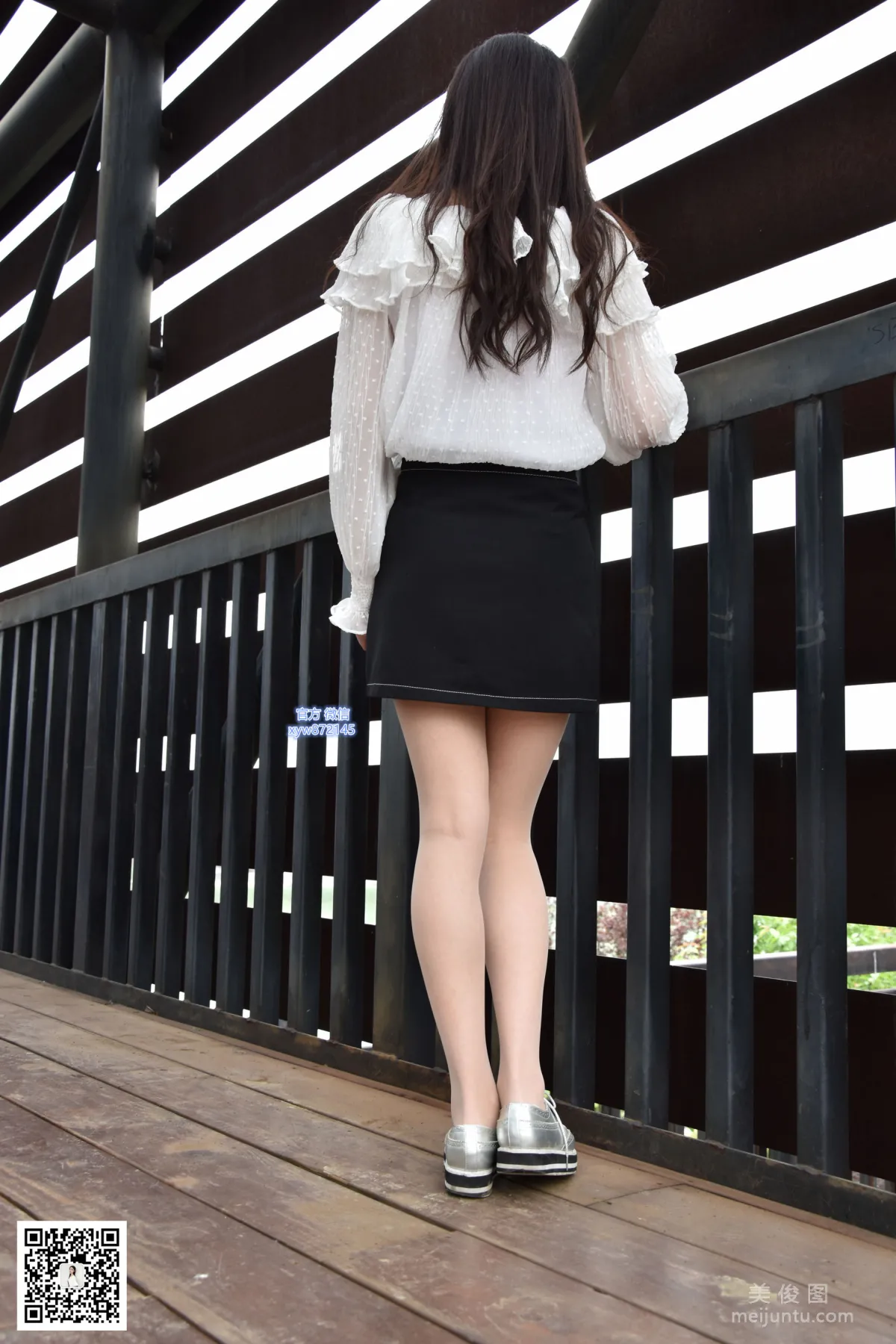 [DaSheng] No.015 Qi Qi, Short Skirt and Flesh-Colored Stockings in the Park photo 5
