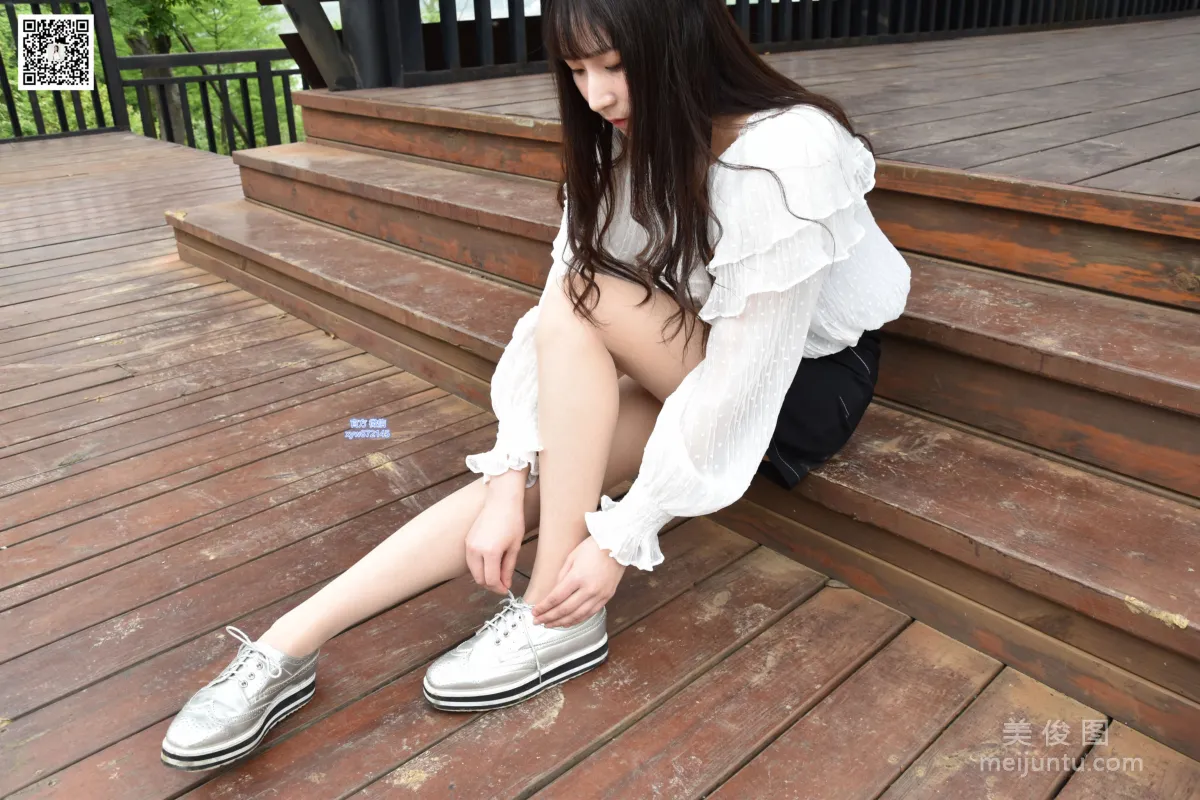 [DaSheng] No.015 Qi Qi, Short Skirt and Flesh-Colored Stockings in the Park photo 30