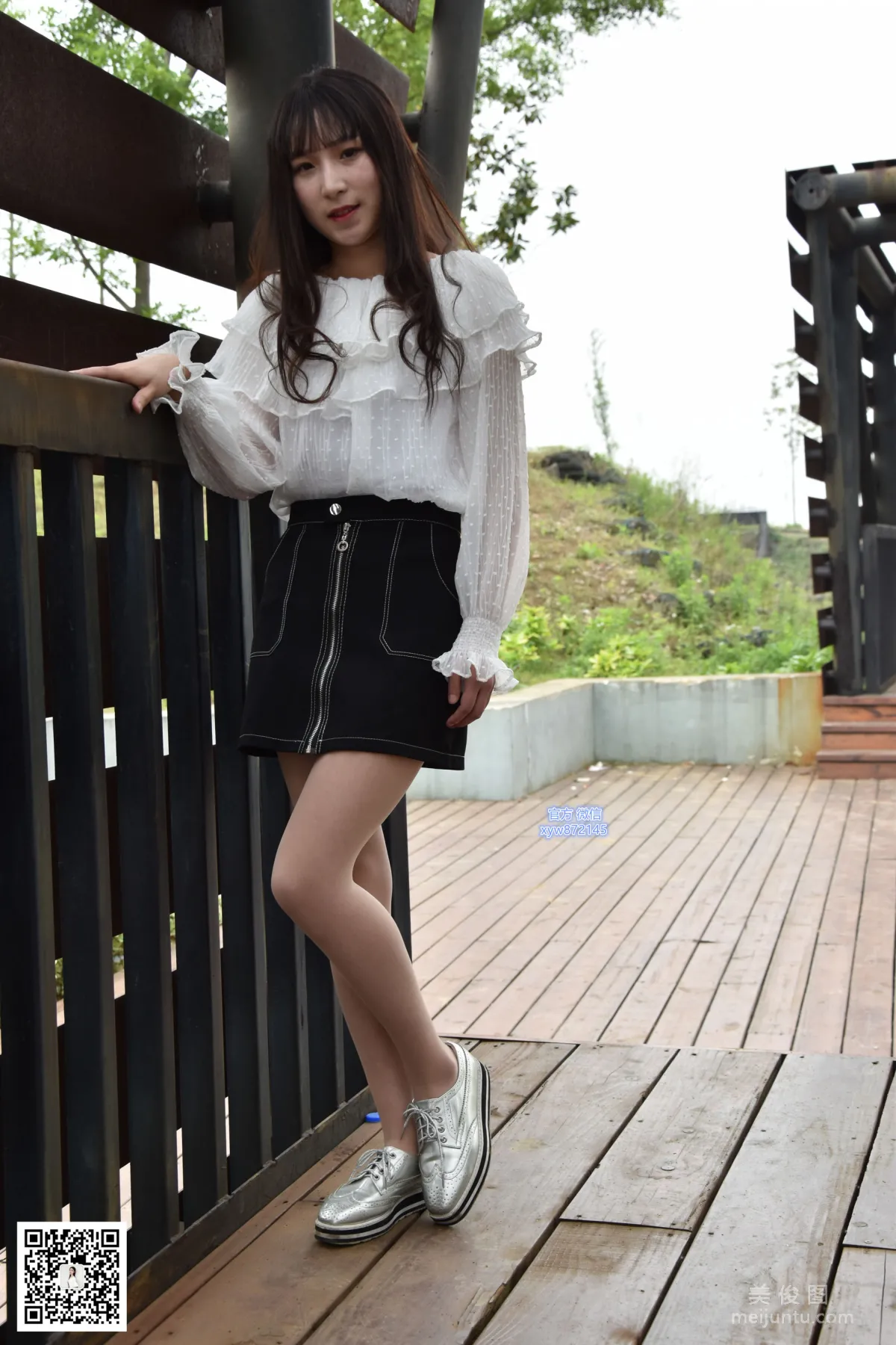 [DaSheng] No.015 Qi Qi, Short Skirt and Flesh-Colored Stockings in the Park photo 10