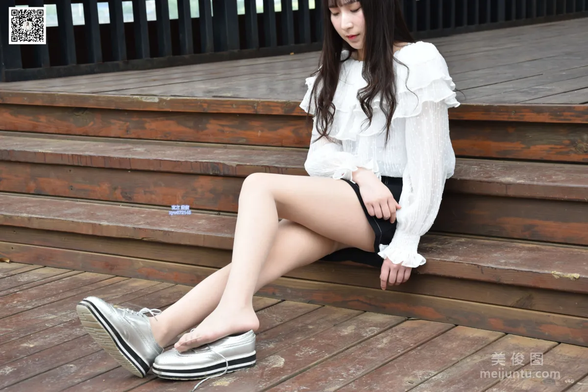 [DaSheng] No.015 Qi Qi, Short Skirt and Flesh-Colored Stockings in the Park photo 51