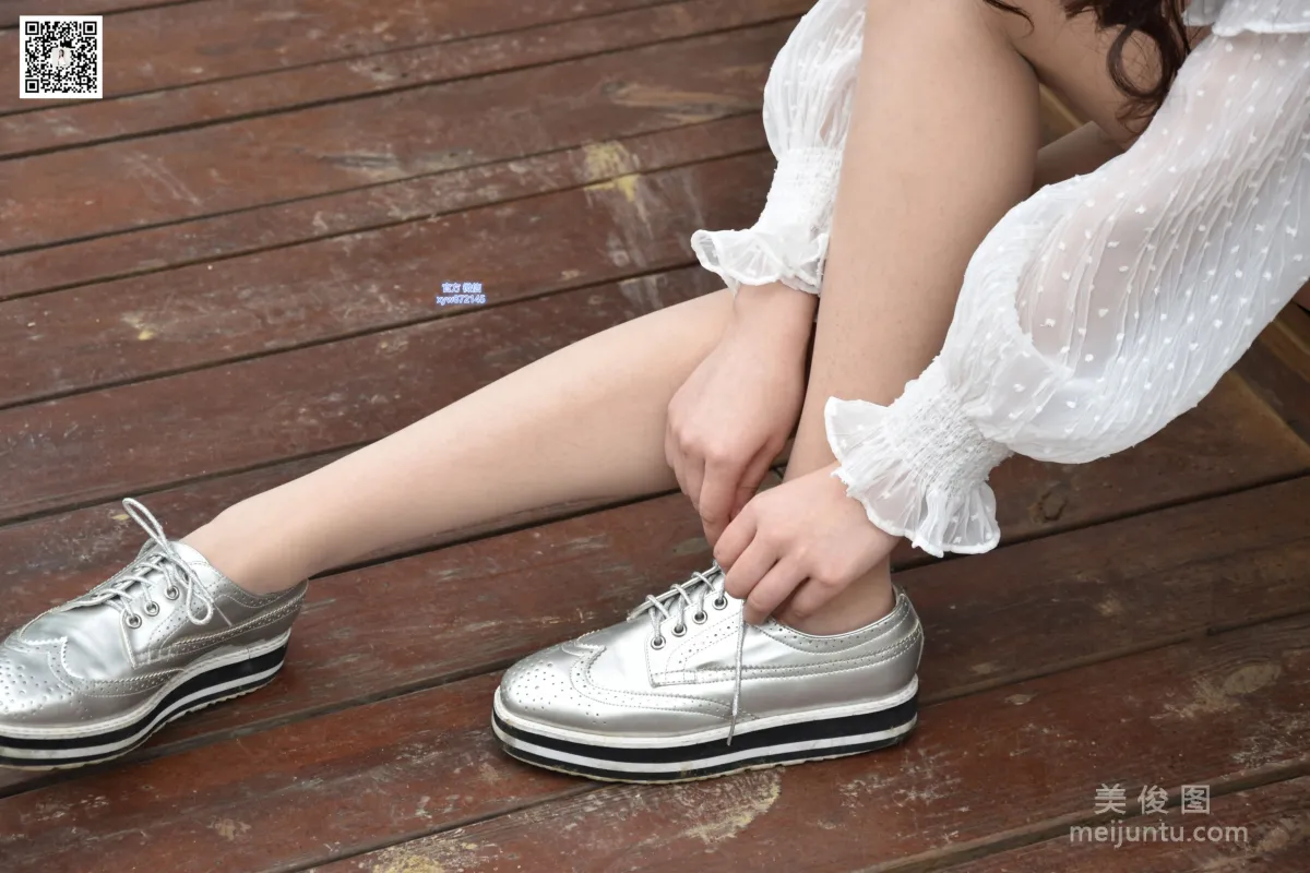 [DaSheng] No.015 Qi Qi, Short Skirt and Flesh-Colored Stockings in the Park photo 28