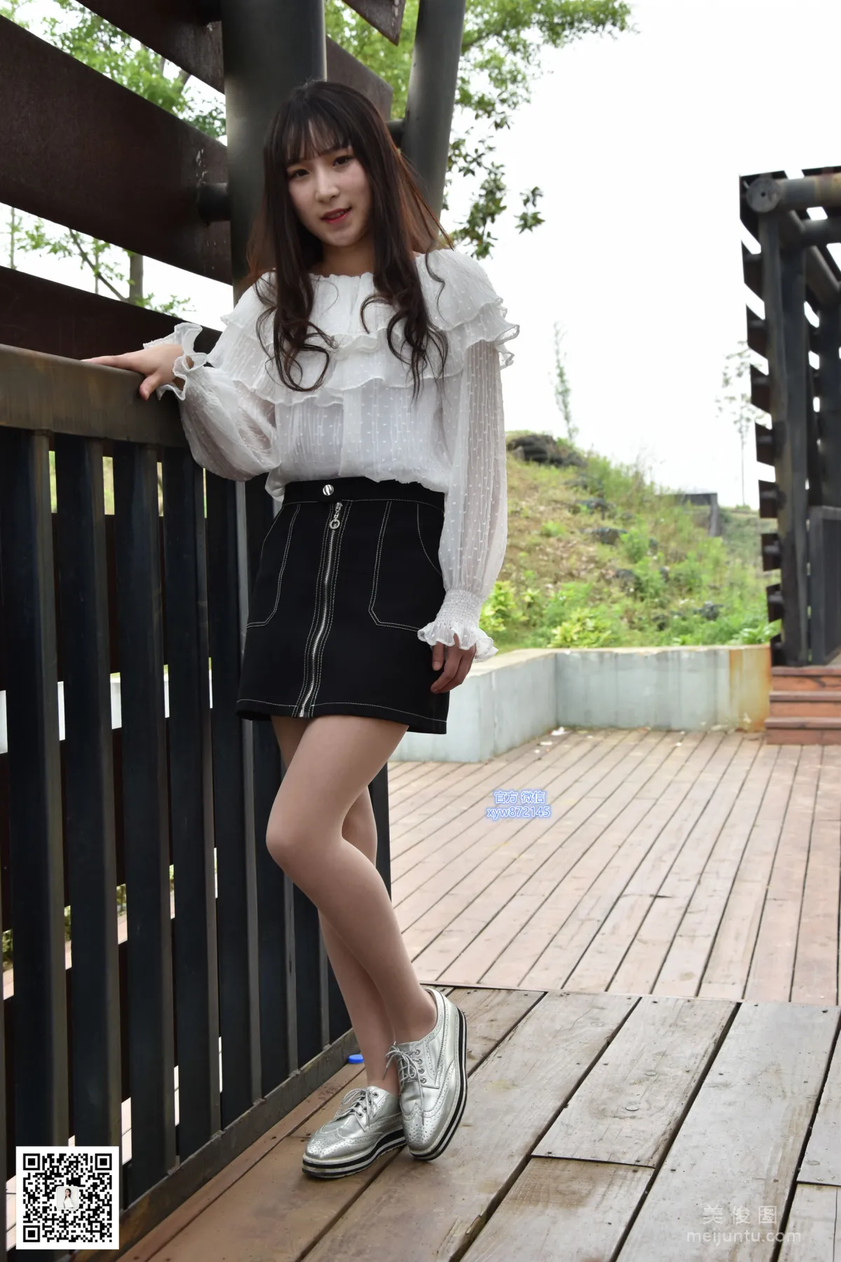 [DaSheng] No.015 Qi Qi, Short Skirt and Flesh-Colored Stockings in the Park photo 9