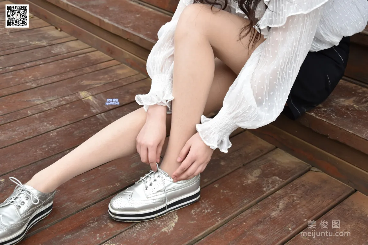 [DaSheng] No.015 Qi Qi, Short Skirt and Flesh-Colored Stockings in the Park photo 29