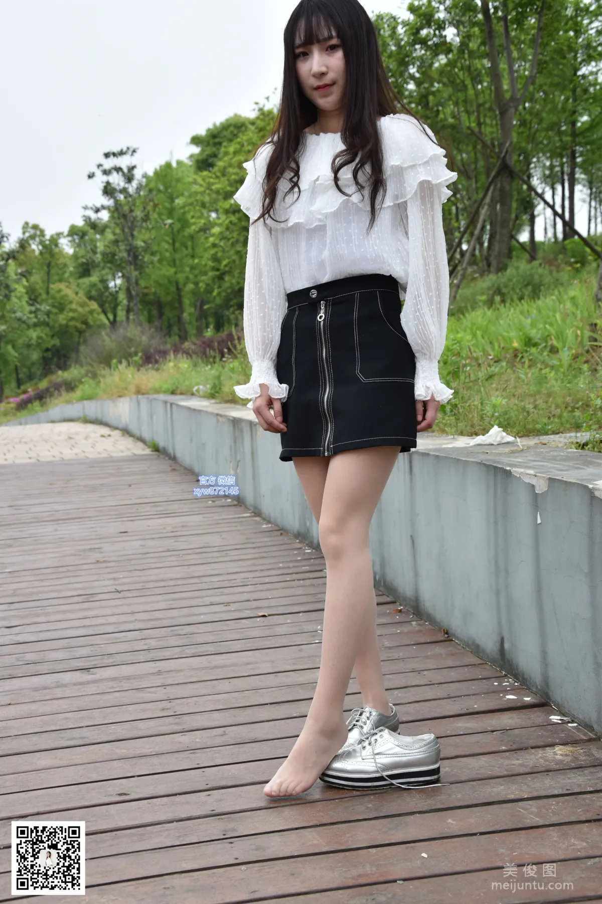 [DaSheng] No.015 Qi Qi, Short Skirt and Flesh-Colored Stockings in the Park photo 91