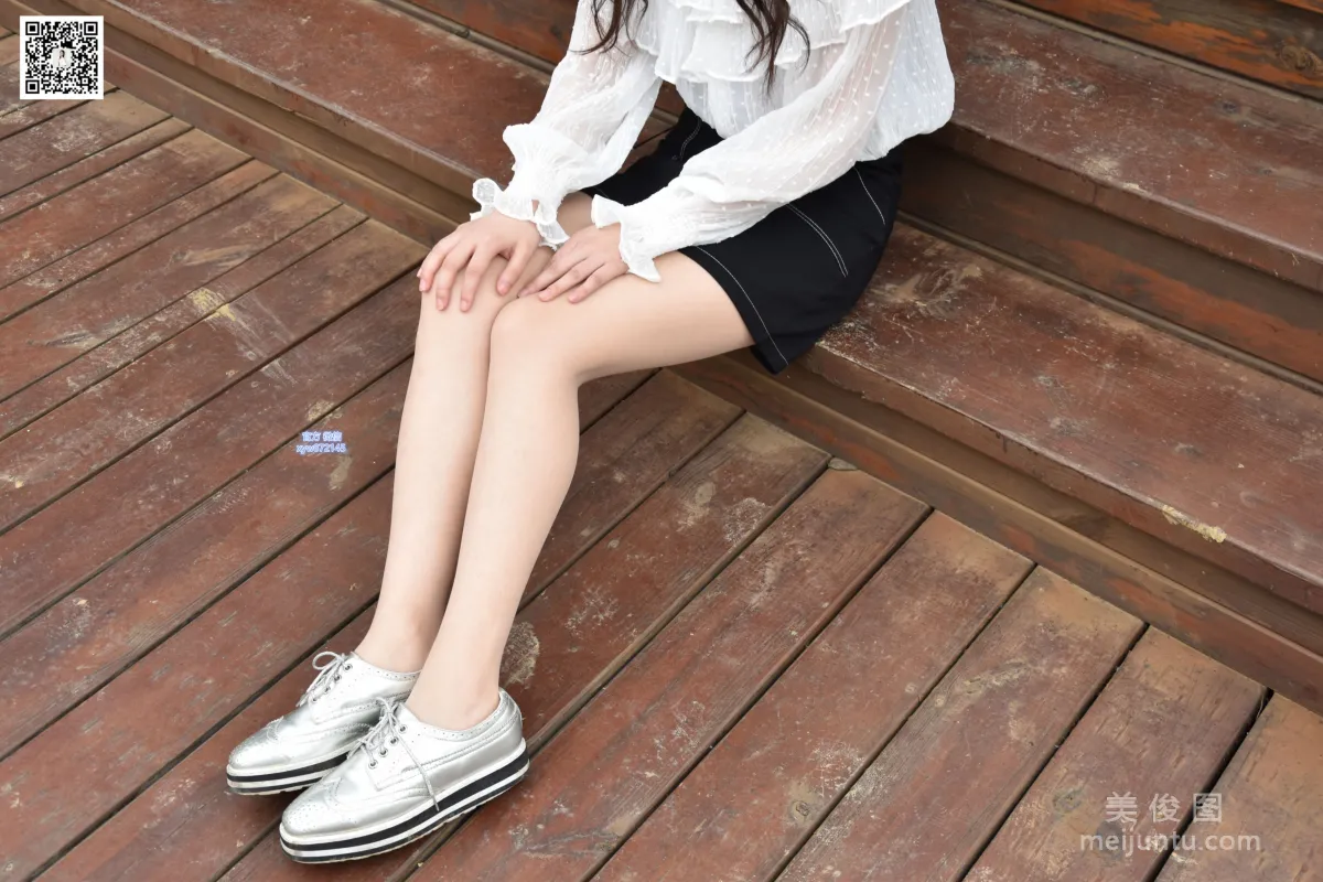 [DaSheng] No.015 Qi Qi, Short Skirt and Flesh-Colored Stockings in the Park photo 25