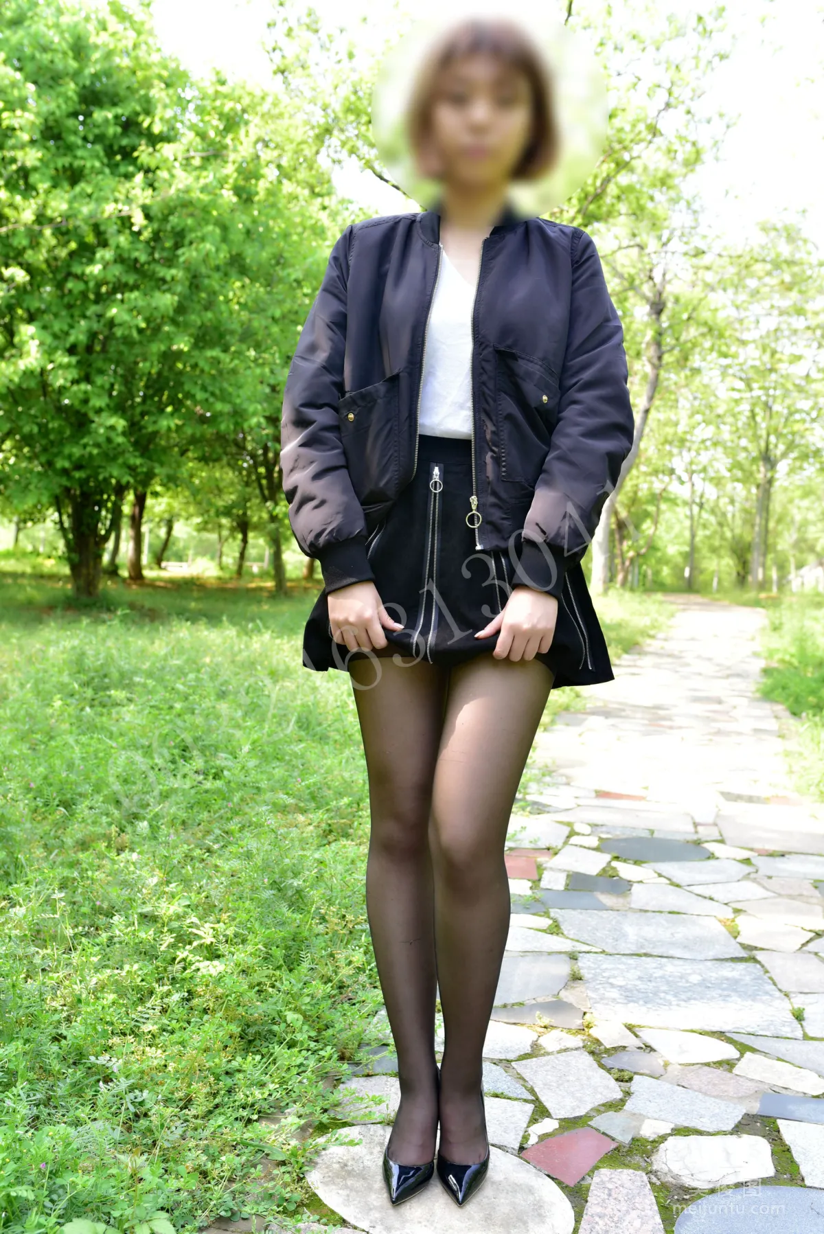 [DaSheng] No.032 Tong Tong - Wearing Black Stockings to Stroll the Park photo 7