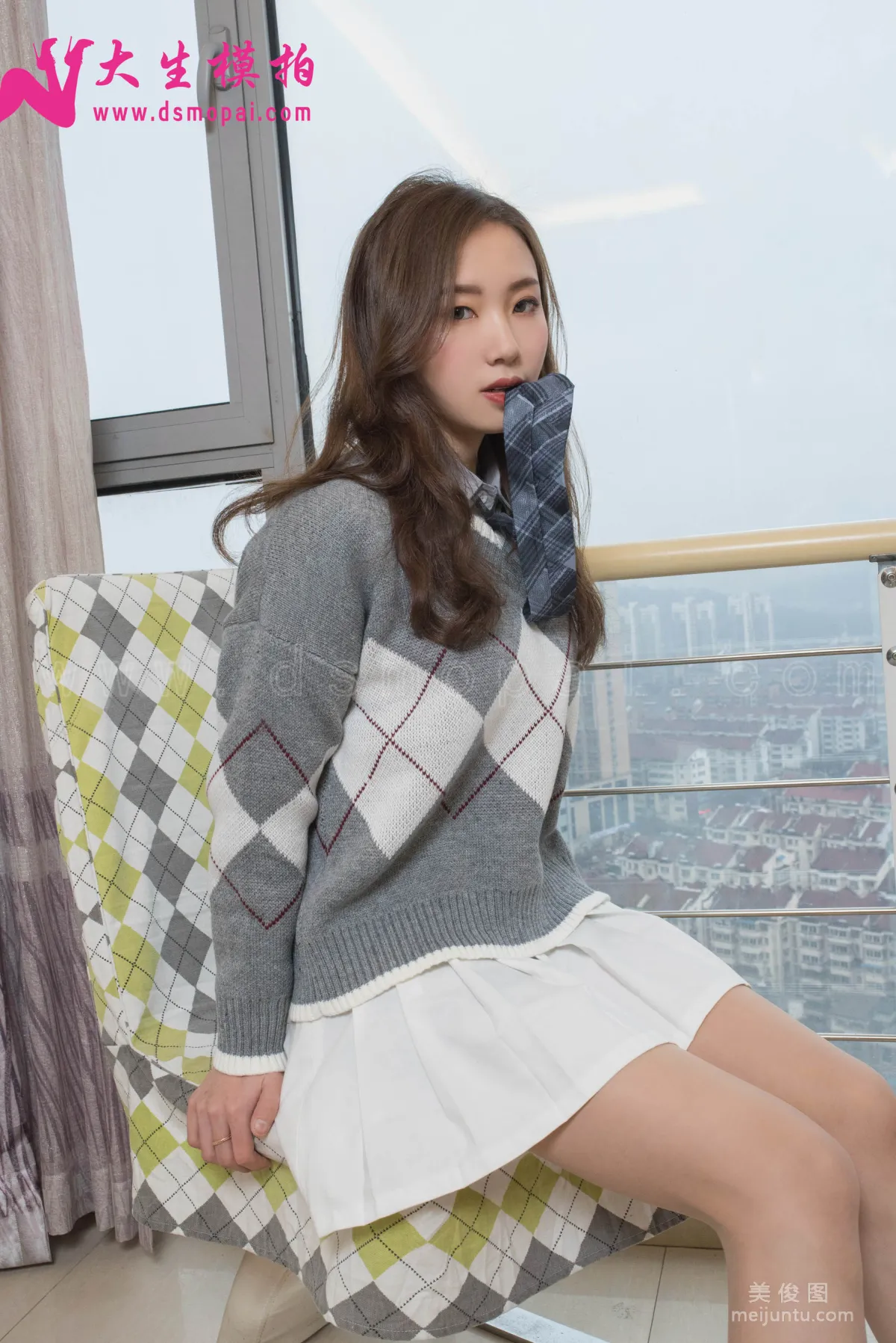 [DaSheng] No.108 Yun Er - Beautiful Silk Stockings by the Floor-to-Ceiling Window photo 4
