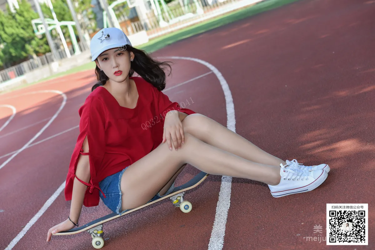 [DaSheng] No.078 Yue Yue, Wearing Stockings to Play on a Skateboard photo 1