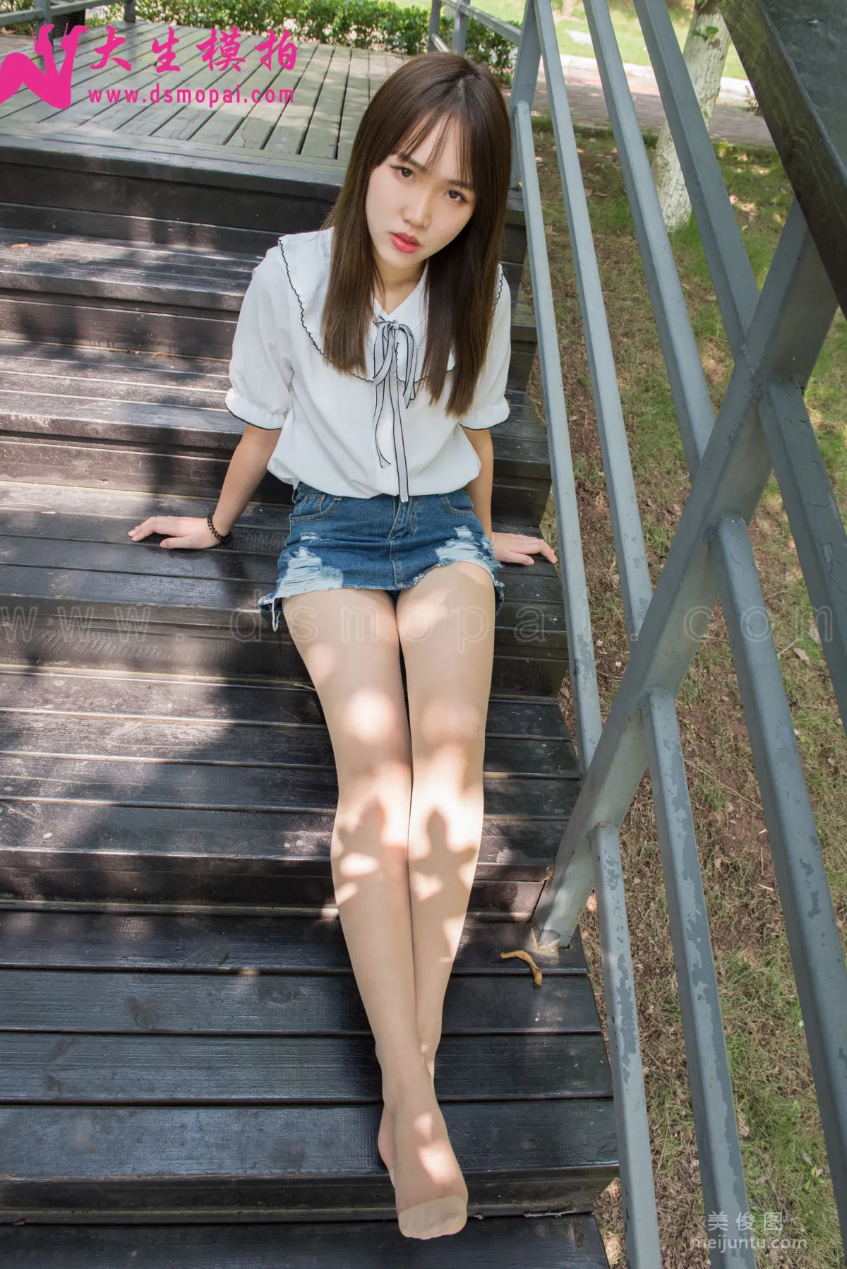 [DaSheng] No.137 Wan Ling, Short Skirt and Sheer Stockings in the Park photo 52