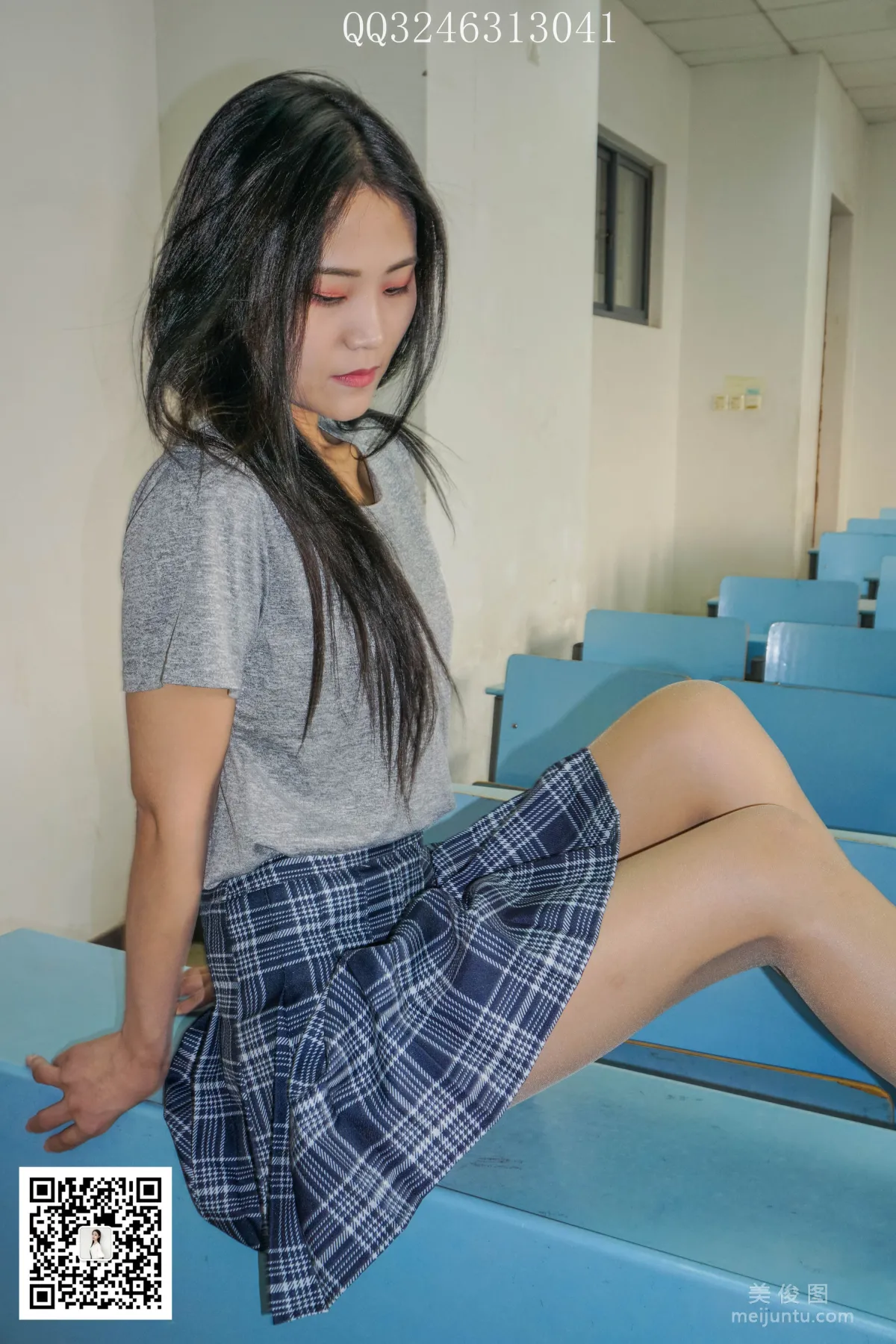 [DaSheng] No.097 Shan Er, Curvy Girl in Classroom Wearing Stockings and Taking Off Shoes photo 25
